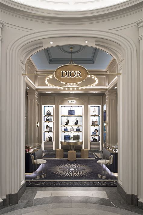 DIOR Store .